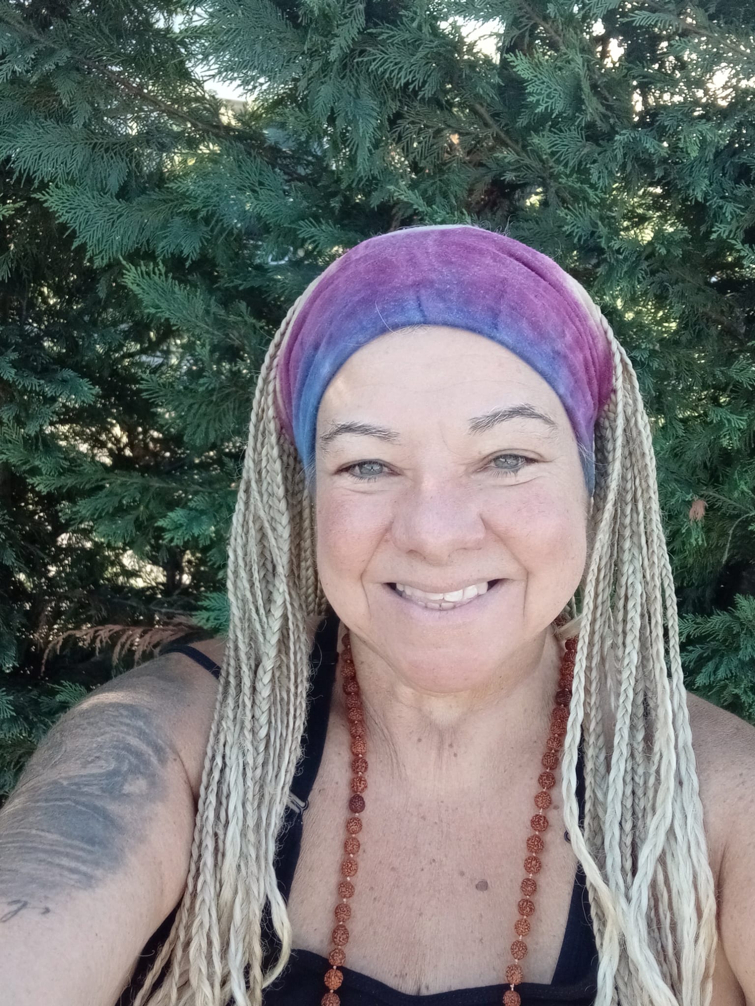 Retrato de Ester Serra, Yôga do Riso · Movimento Consciente e Meditação Somática · Dança das Emoções no Espaço Cultural Kálí